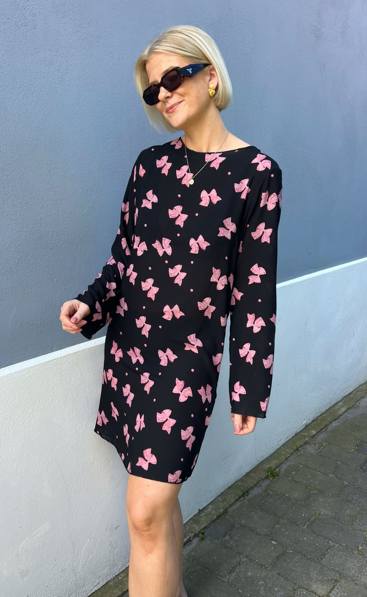 Kjole Emily Black With Pink Bows Fra Mulieres - 5738539052430