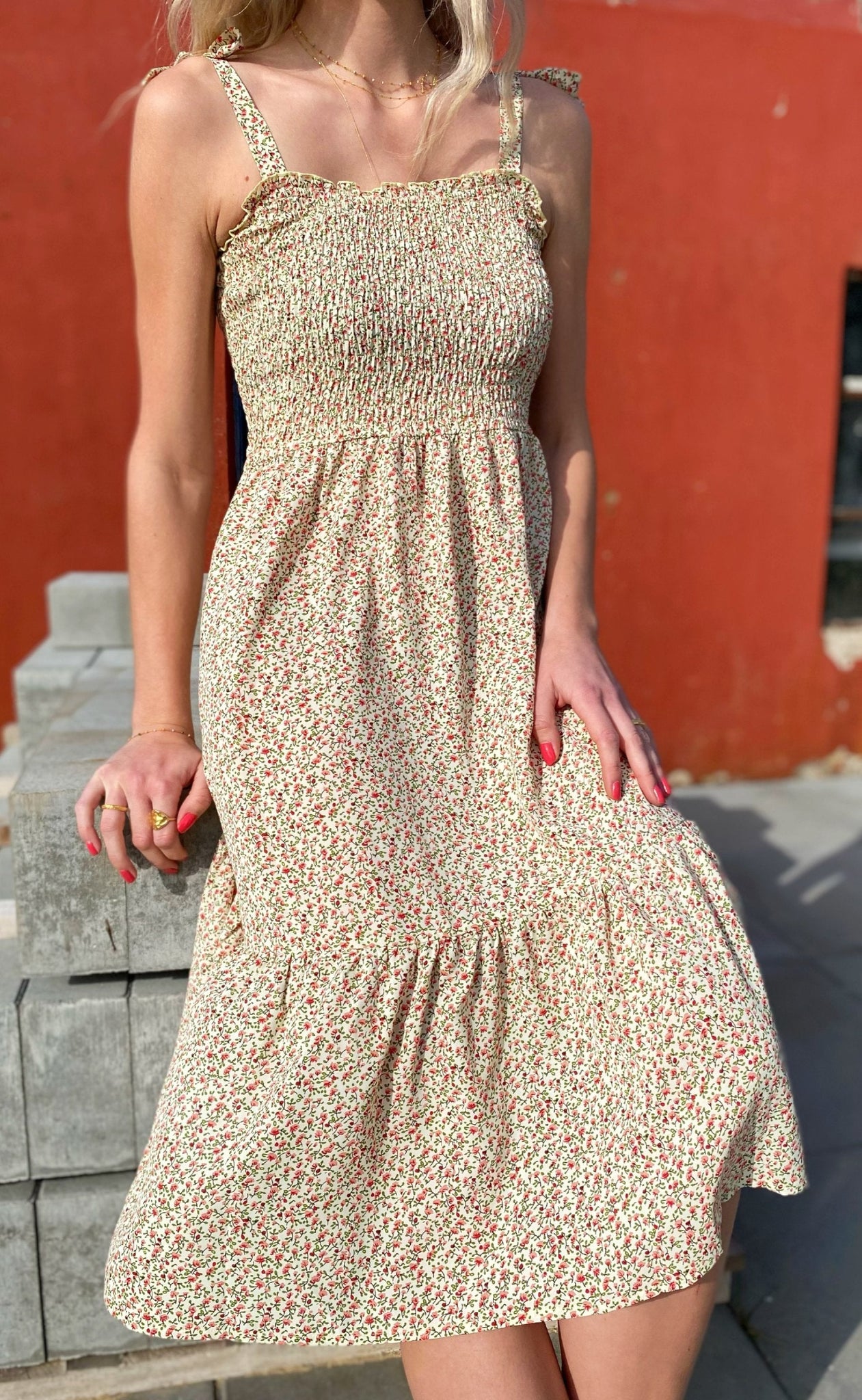 Kjole Nicole White Red Flower Fra Mulieres - 5738539001872