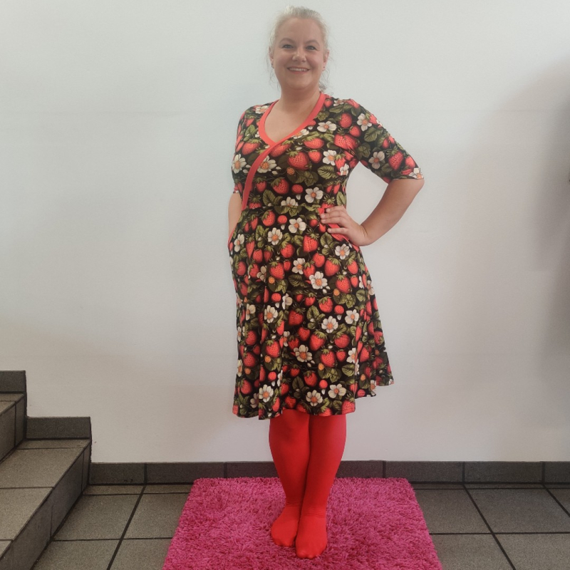 Plus Size Kjole Bika Strawberry Fra Amamiko